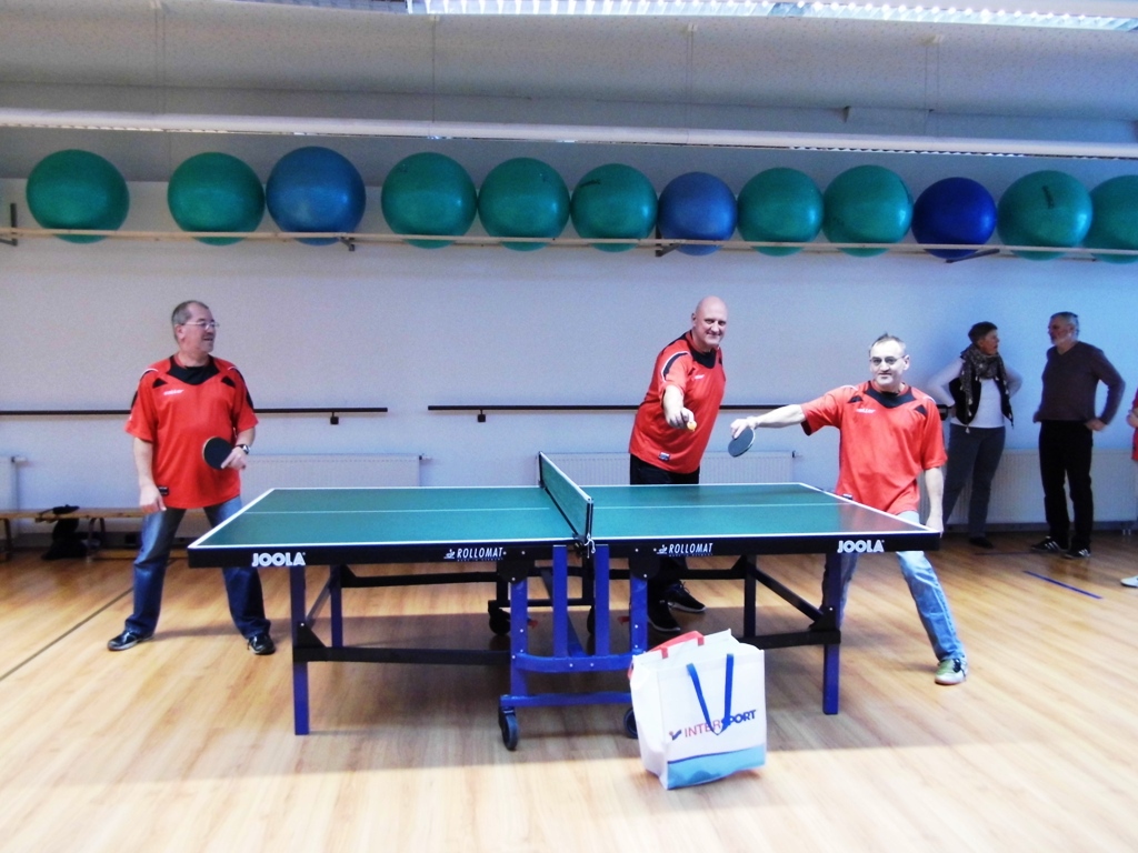 Tischtennis und Kuchen