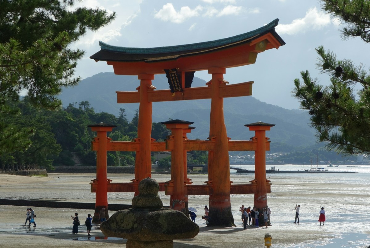 Brokatschärpenbrücke und Miyajima